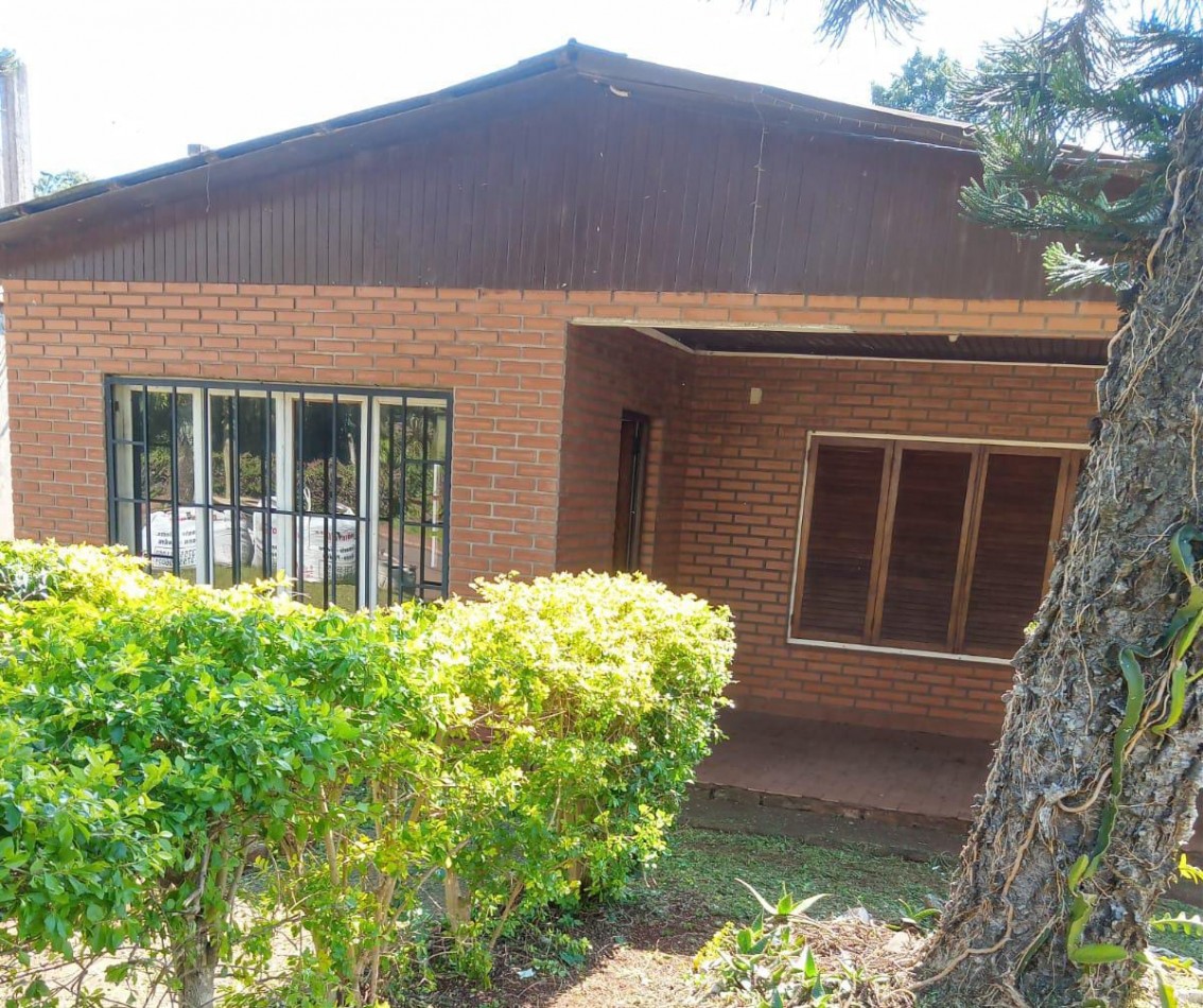 Casa Ladrillos a la vista, en excelente ubicacion, calle asfaltada y terreno amplio en 2 de Mayo, Provincia de Misiones