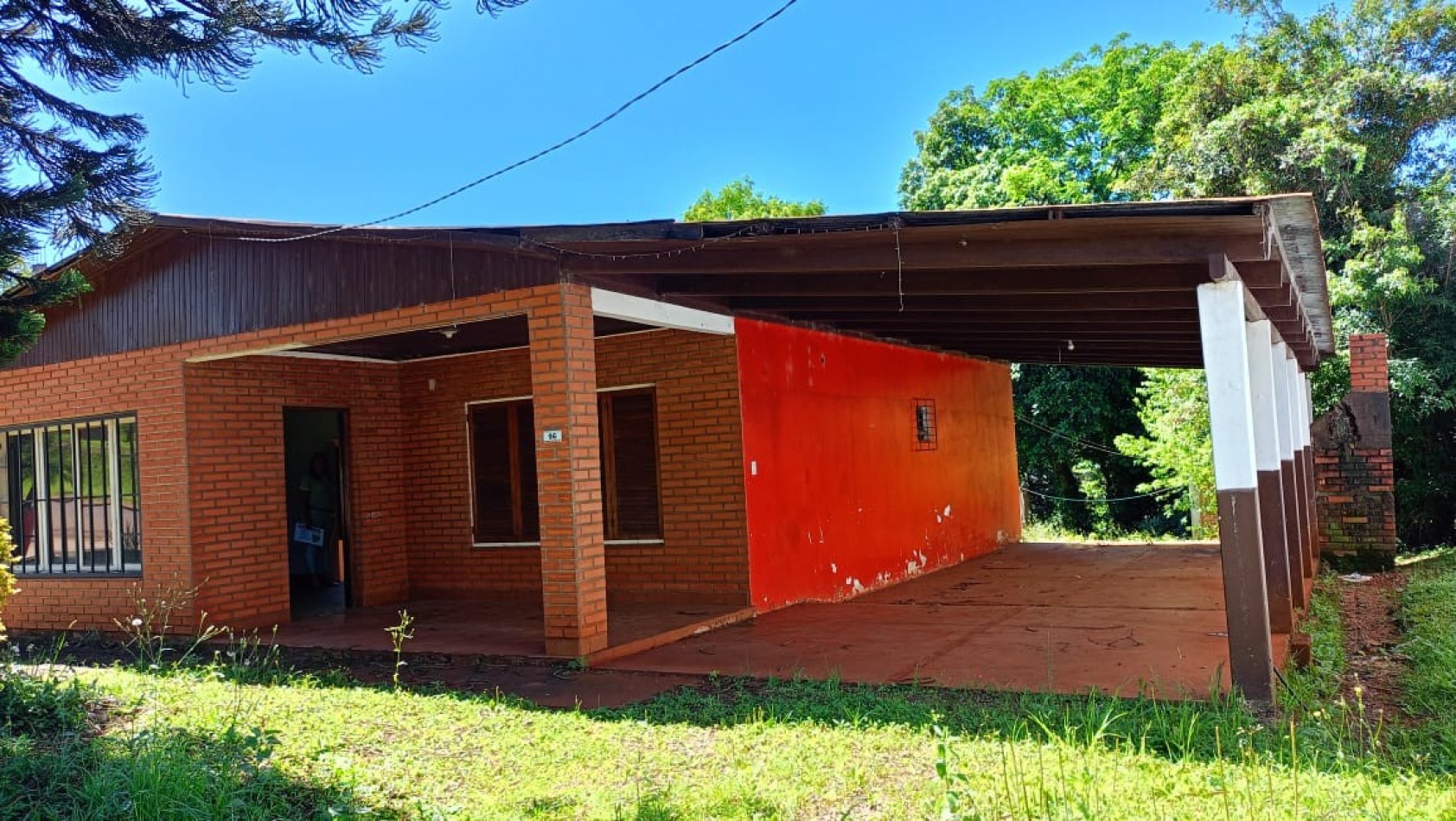 Casa Ladrillos a la vista, en excelente ubicacion, calle asfaltada y terreno amplio en 2 de Mayo, Provincia de Misiones